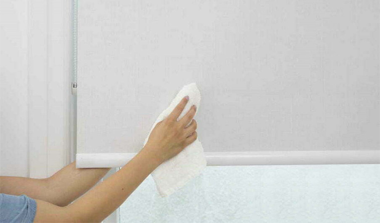 Cum curatati roletele de interior